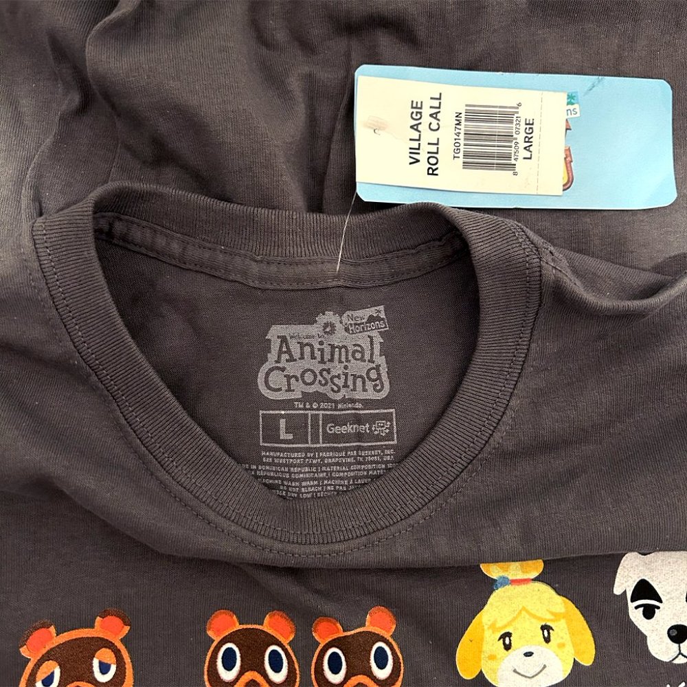 Women's Animal Crossing T-shirt Large - Picture 4 of 4